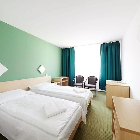 Hotel Mars Praha Bagian luar foto