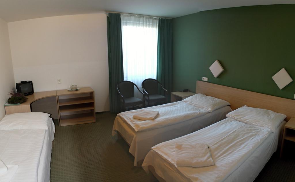 Hotel Mars Praha Bagian luar foto