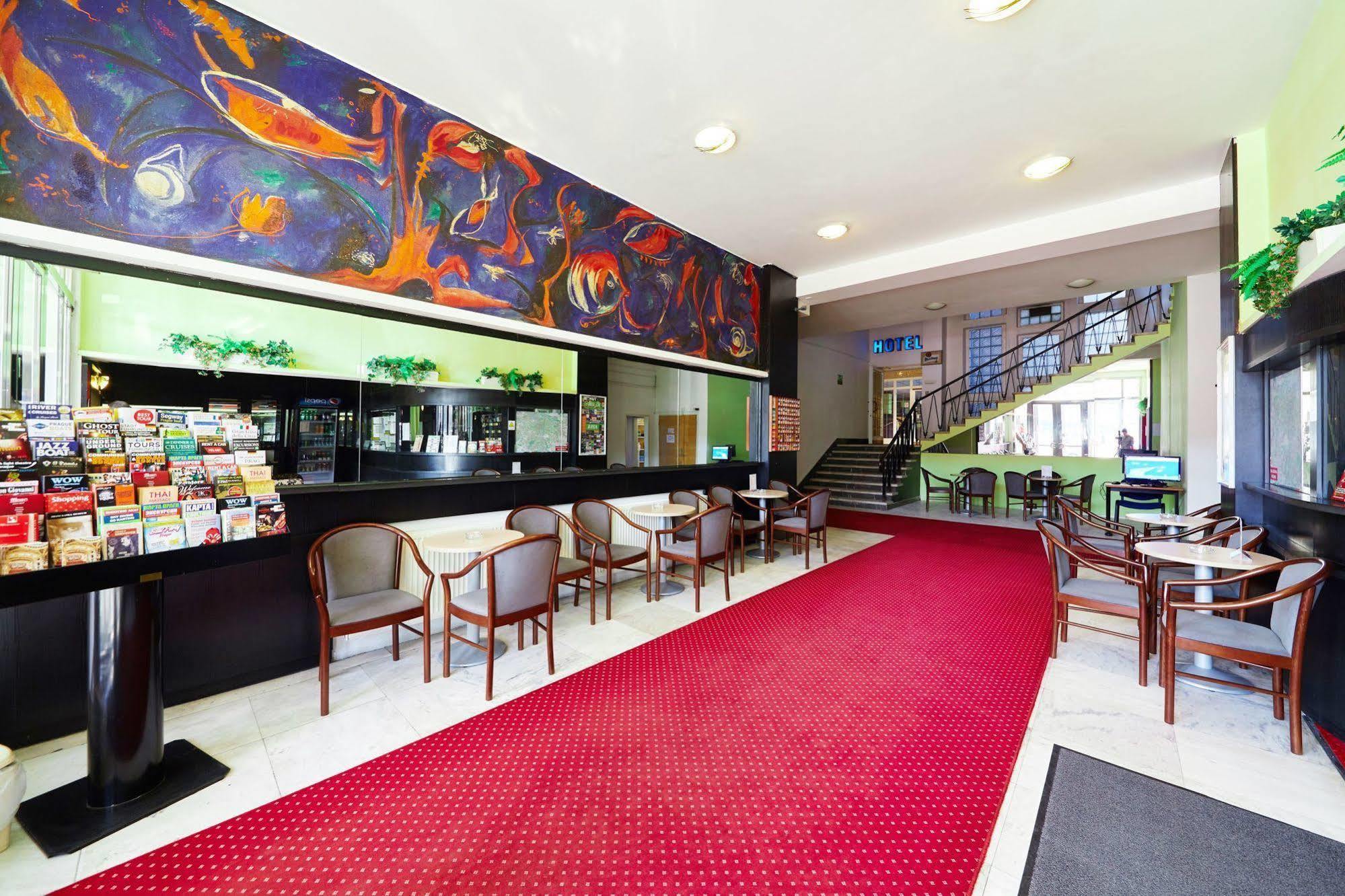 Hotel Mars Praha Bagian luar foto