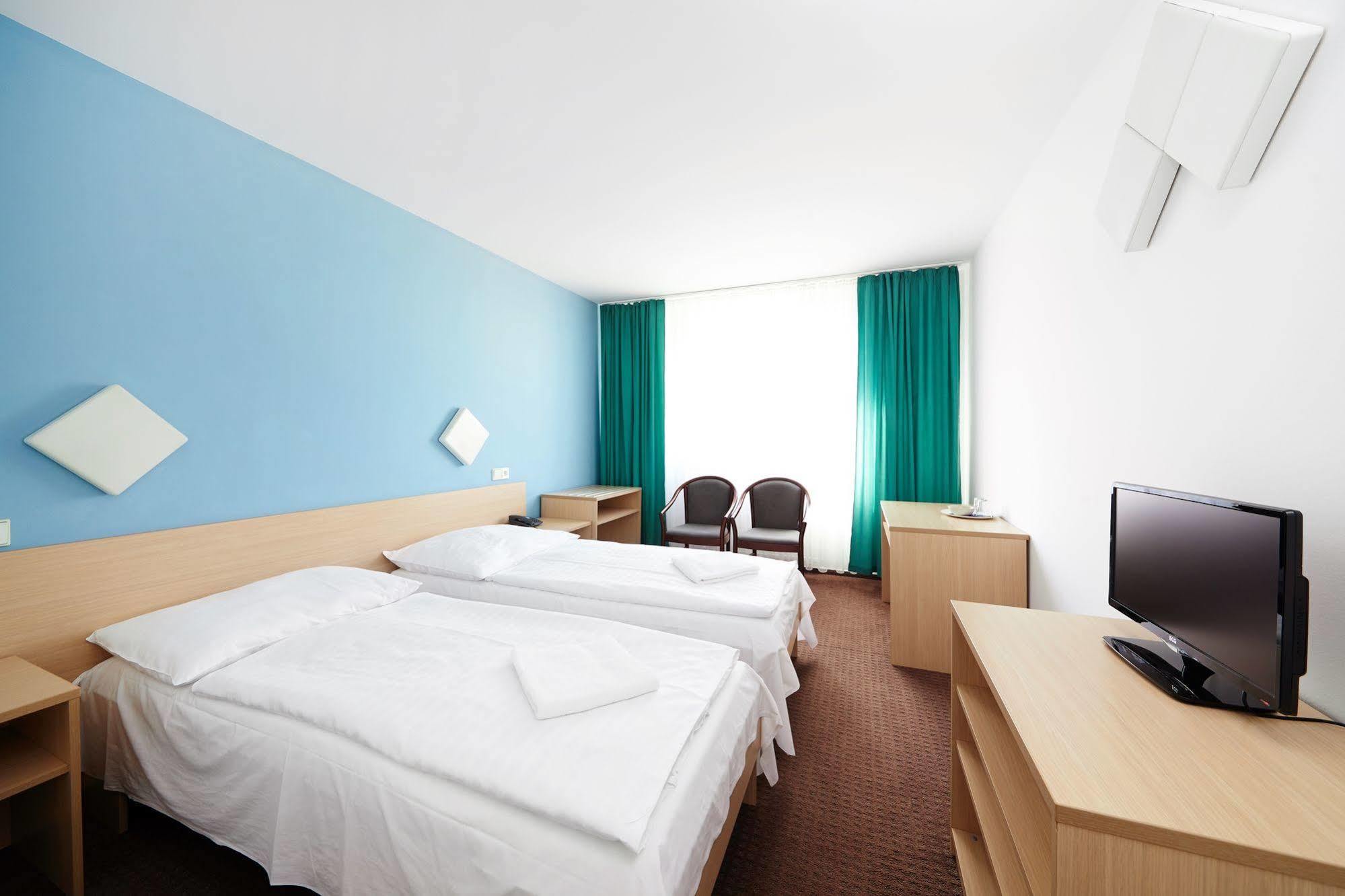 Hotel Mars Praha Bagian luar foto