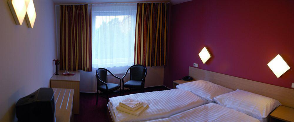 Hotel Mars Praha Bagian luar foto